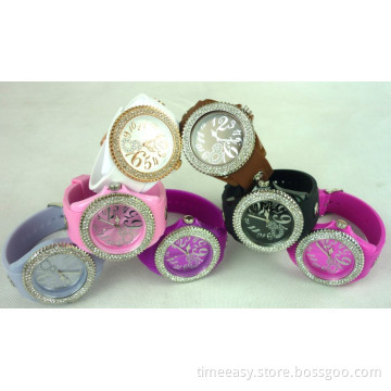 Hot Selling Plastic Gift Watches for Men or Women 2014